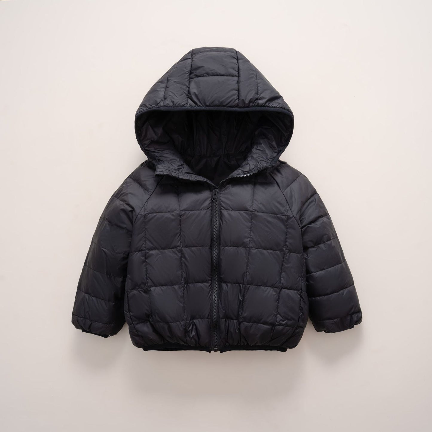 Damen warme Daunenjacke mit Kapuze und quer gestepptem Design ModeGeist