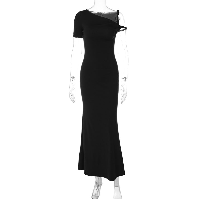 Elegantes Damen-Maxikleid mit figurbetonter Passform, asymmetrischem Ausschnitt und edlem Detail von MODEGEIST