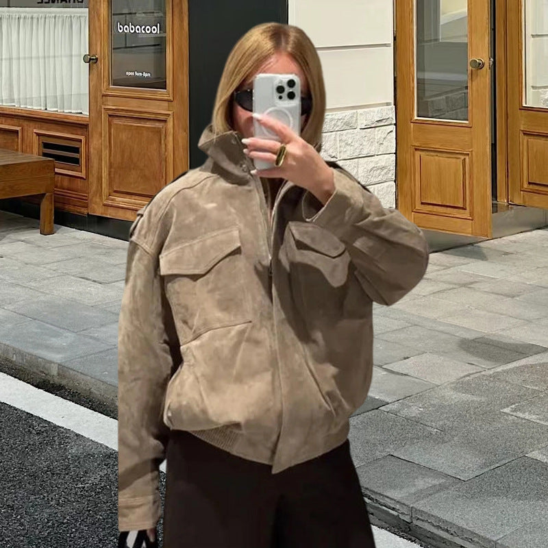 Damen Modische Oversized-Wildlederjacke mit praktischen Taschen und hohem Kragen ModeGeist
