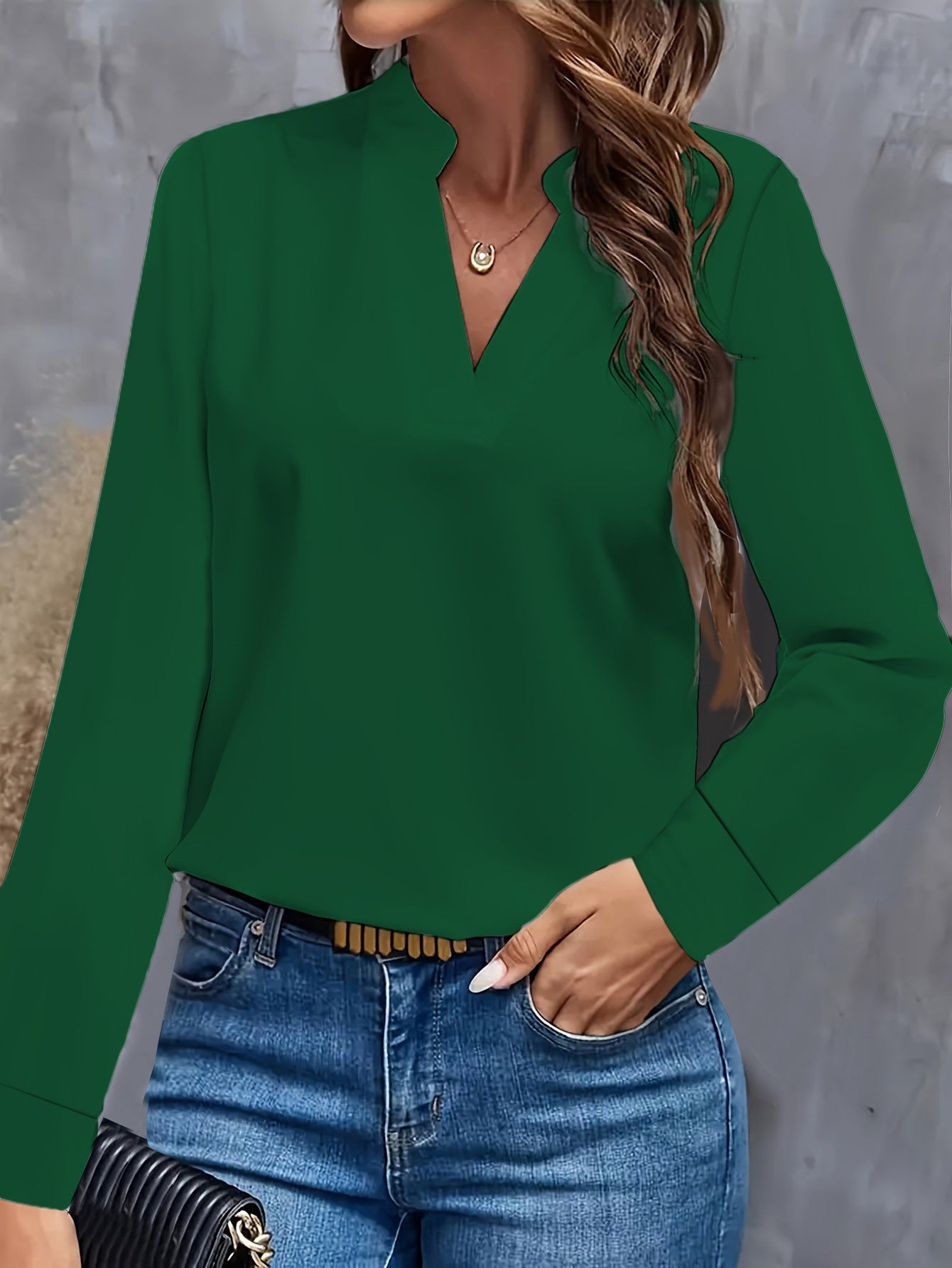 Damen Bluse mit V-Ausschnitt und elegantem Design ModeGeist