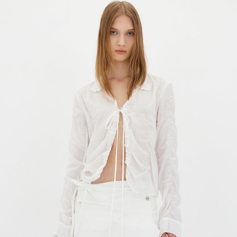Elegante gestreifte Bluse mit raffinierter Schnürung und langen Ärmeln