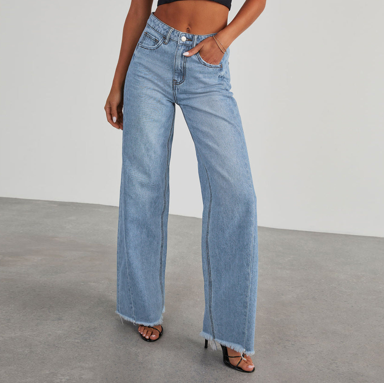 Damen Weit geschnittene Jeans mit trendigem fransigem Saum ModeGeist