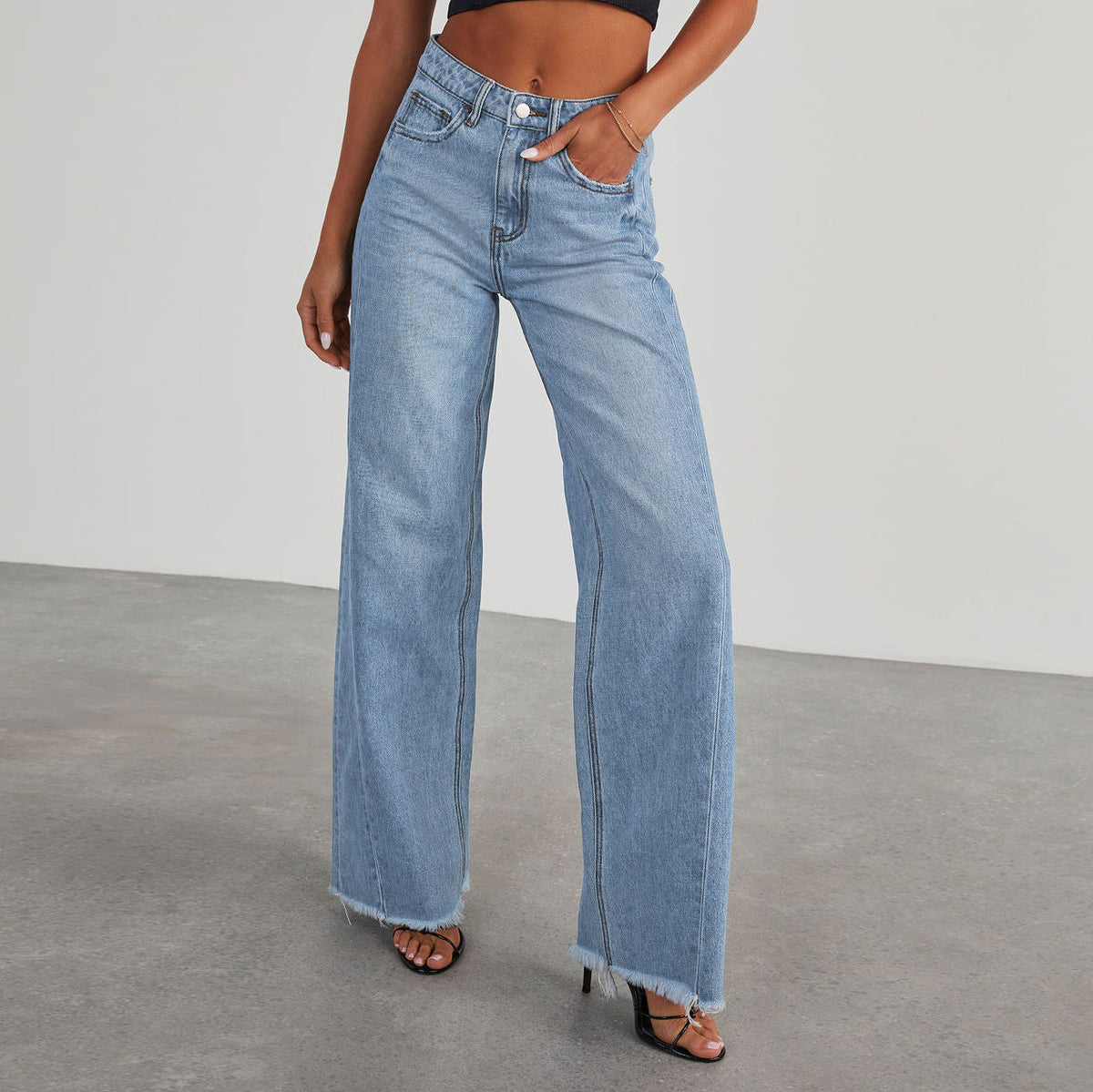 Damen Weit geschnittene Jeans mit trendigem fransigem Saum ModeGeist