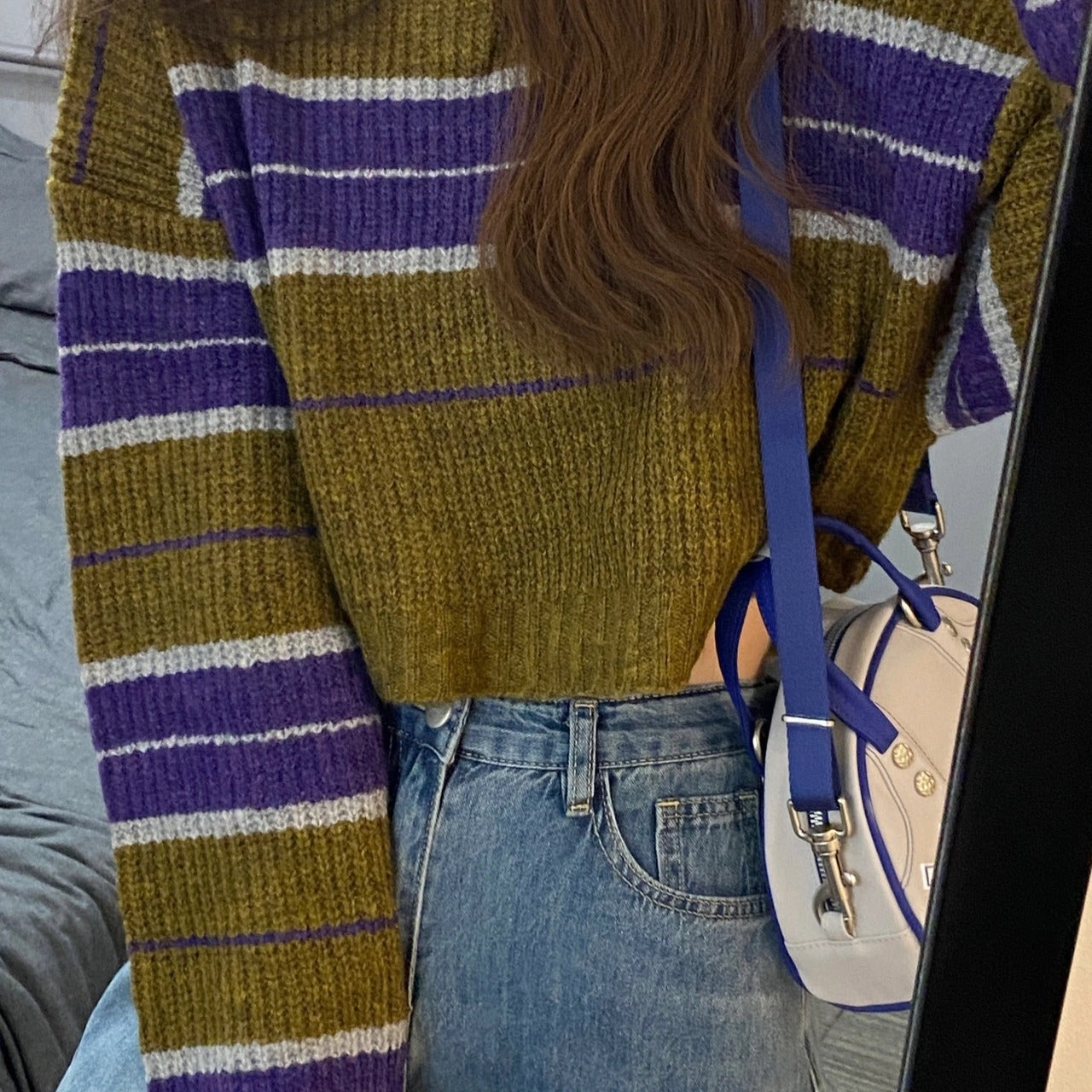 Damen kurz geschnittener Strickpullover mit horizontalem Streifenmuster ModeGeist