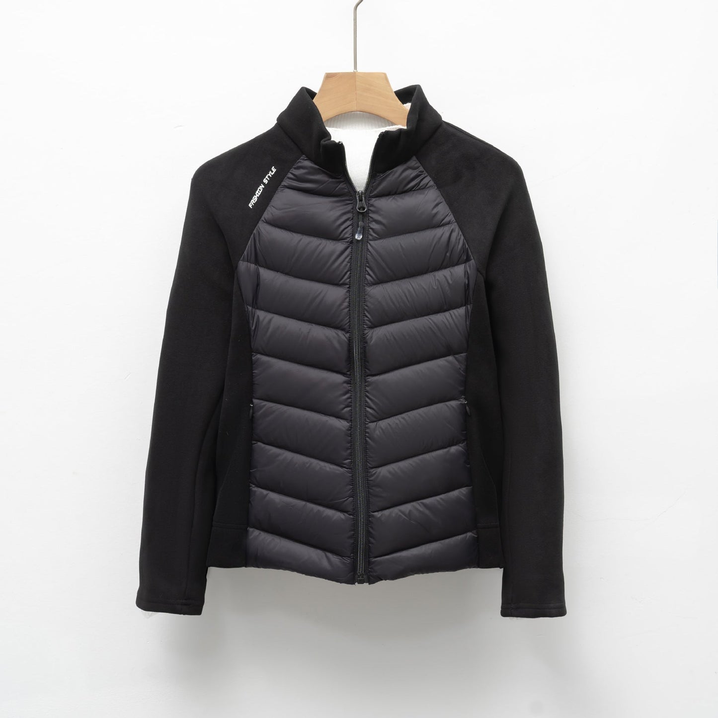 Damen gesteppte Sportjacke mit hohem Kragen und funktionalen Reißverschlusstaschen ModeGeist