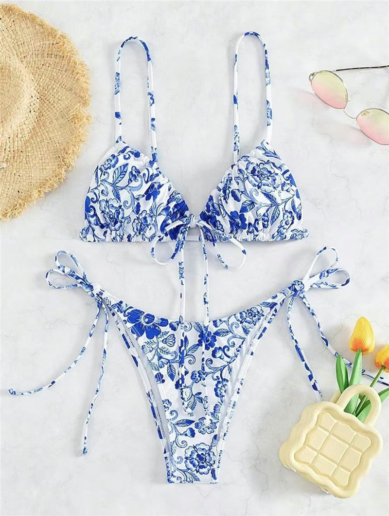 Modischer Dreieck-Bikini mit Blumenprint und verstellbaren Bändern