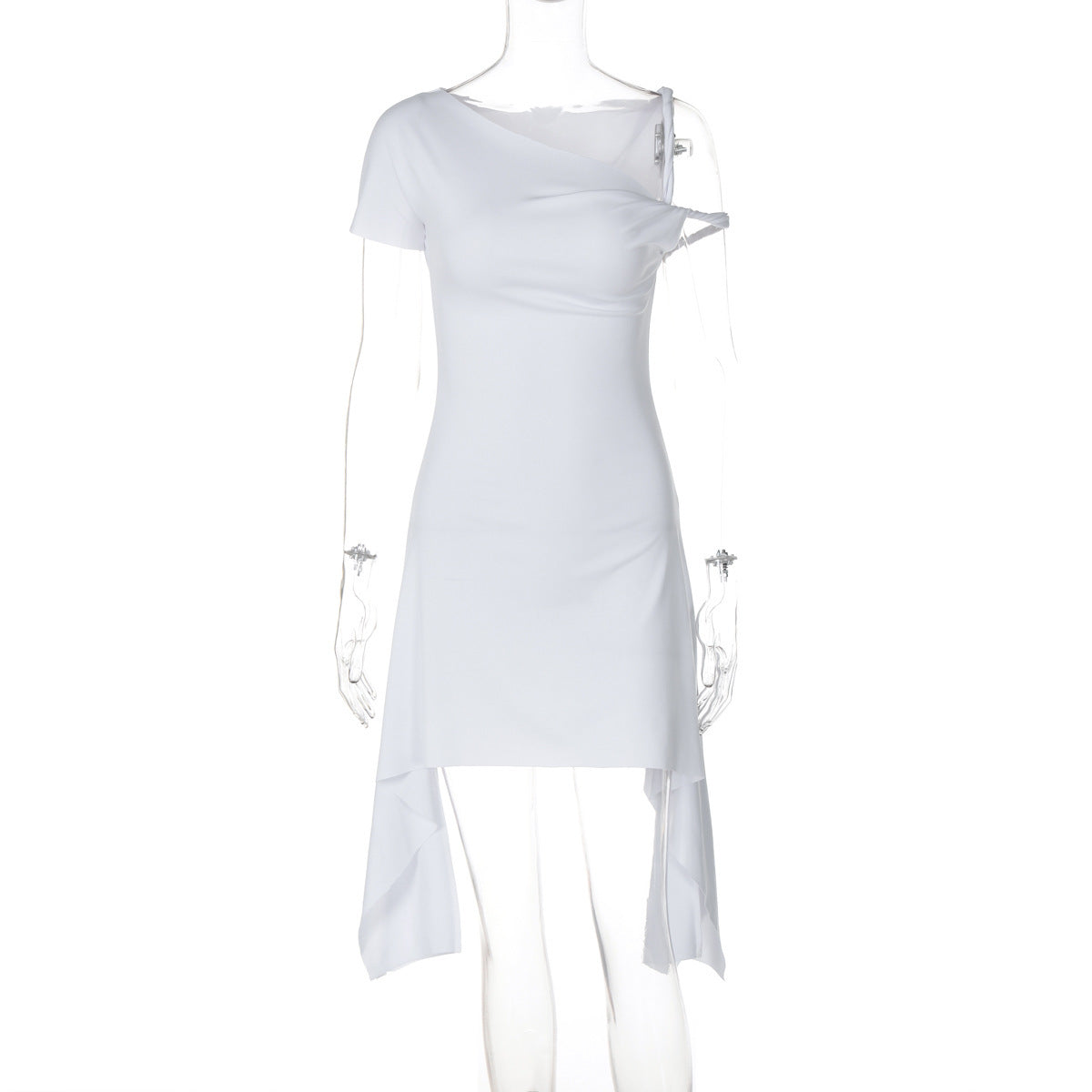 Schulterfreies Damenkleid mit asymmetrischem Schnitt von MODEGEIST