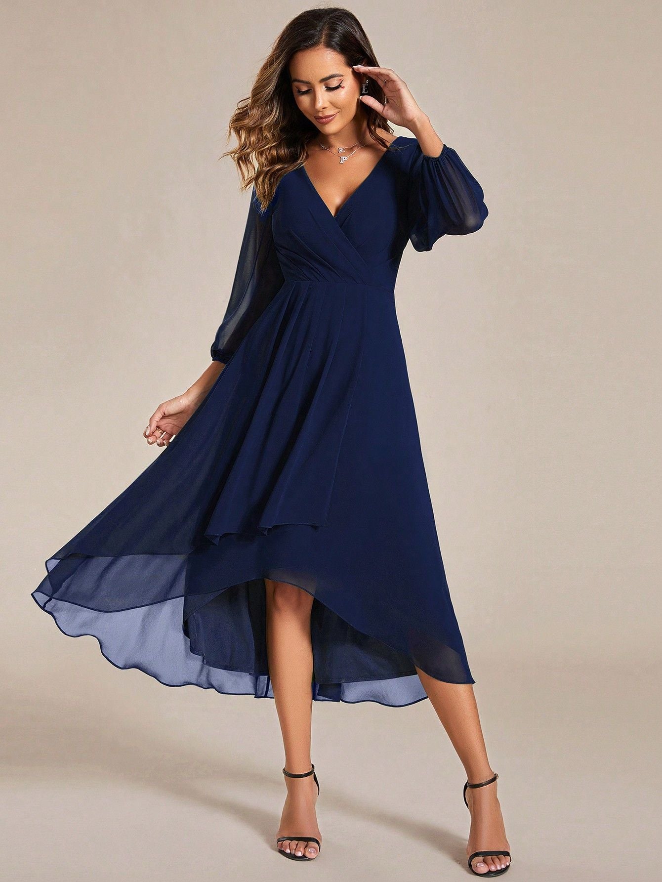 Damen Elegantes Wickelkleid mit transparenter Ärmel und asymmetrischem Saum ModeGeist