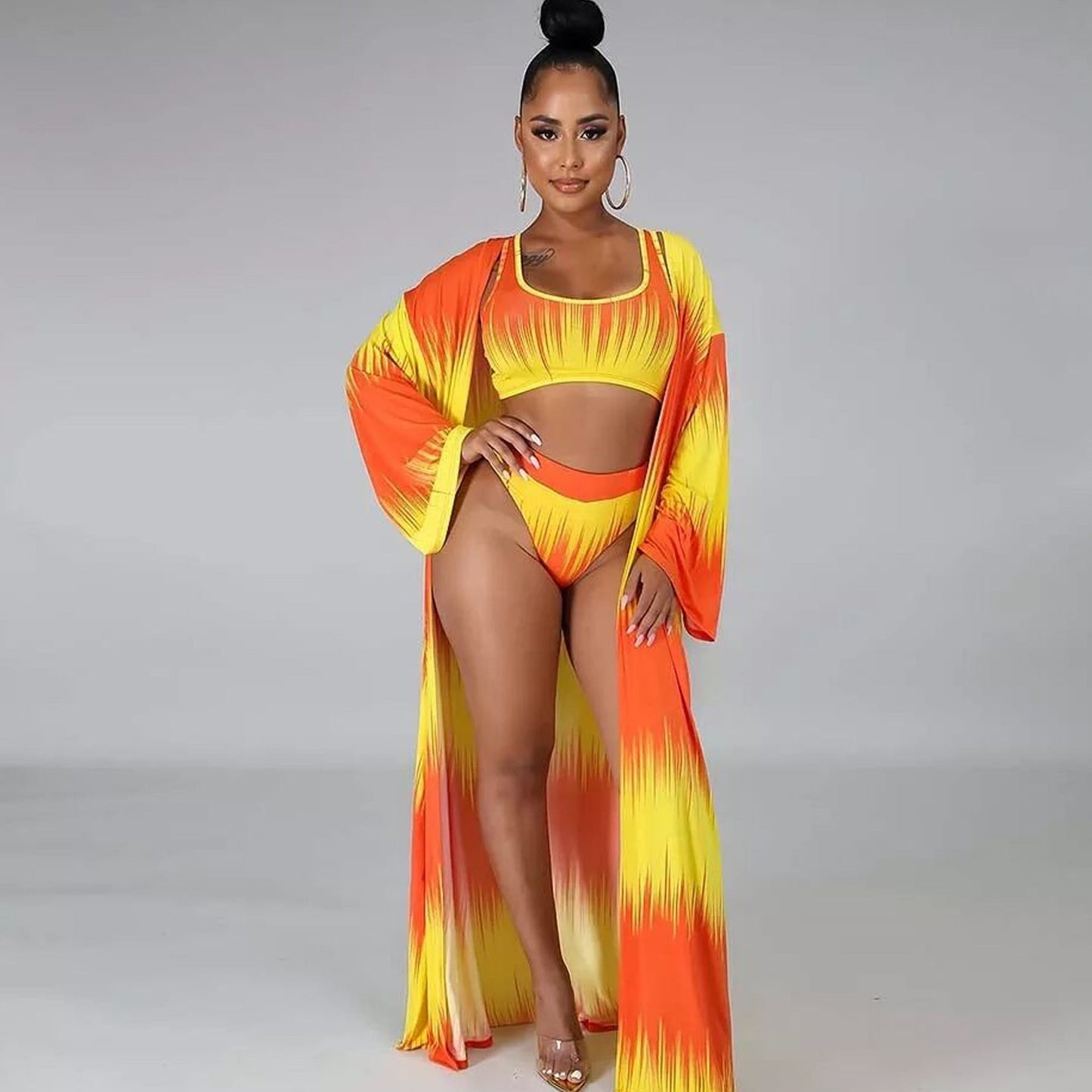 Modernes Damen Bademode-Set: Kimono und Bikini-Oberteil von MODEGEIST