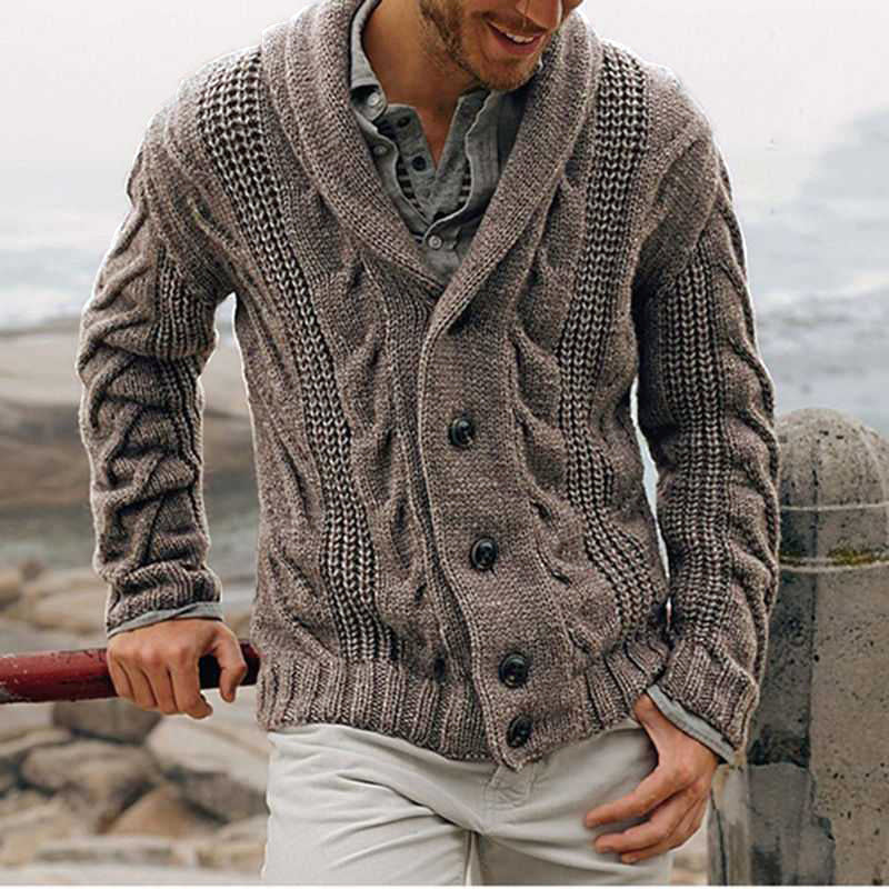 Herren Strickjacke mit modernem Zopfmuster und hohem Kragen ModeGeist