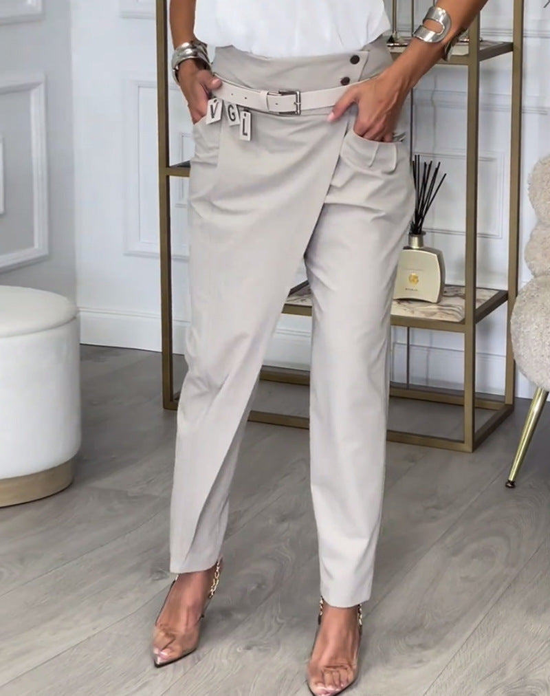 Modische Damenhose mit eleganter Raffung und seitlichem Schlitz von MODEGEIST