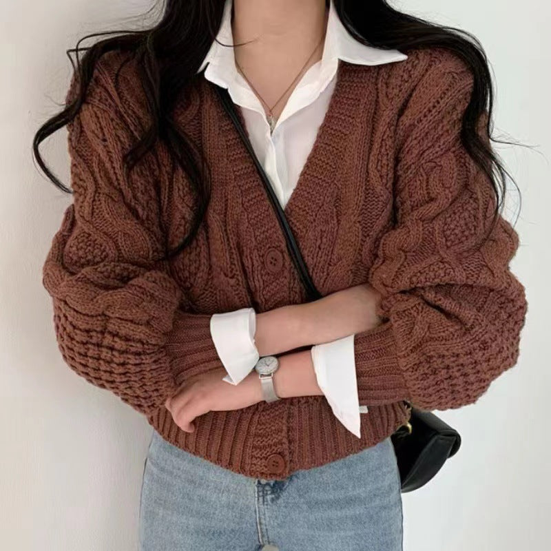 Damen Grobstrickjacke mit voluminösen Ärmeln und einzigartigem Zopfmuster ModeGeist