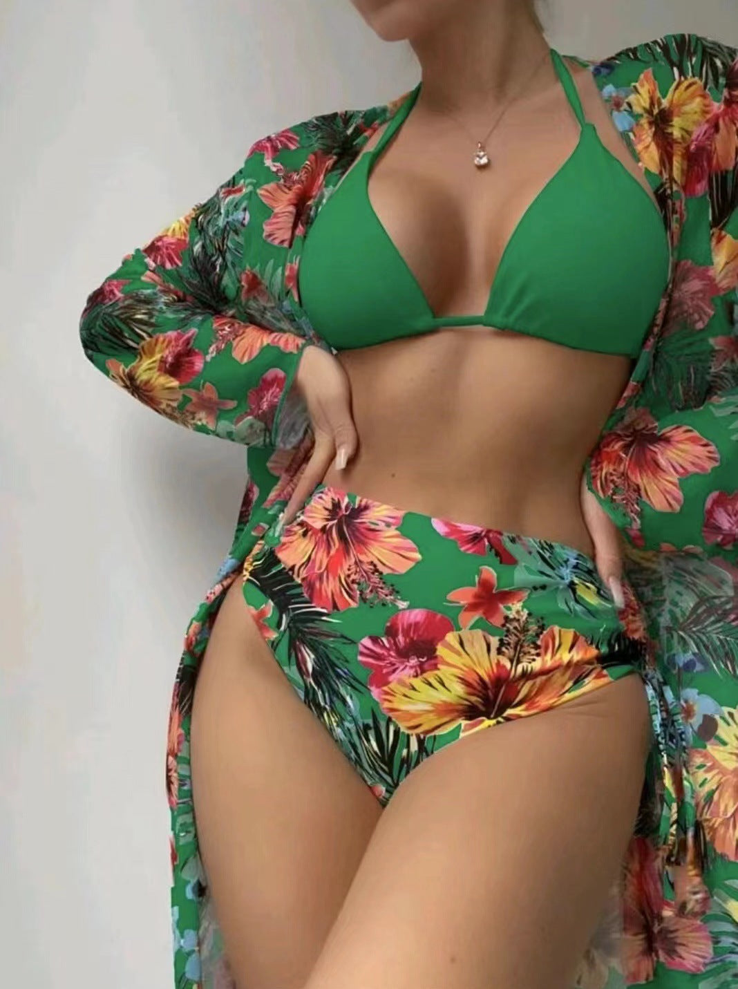Bikini mit Blumenmuster und asymmetrischem Design von MODEGEIST