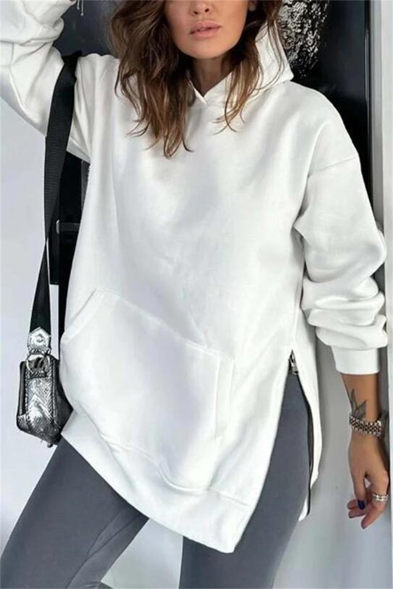 Damen Oversized Kapuzenpullover mit seitlichen Reißverschlüssen und universeller Passform ModeGeist