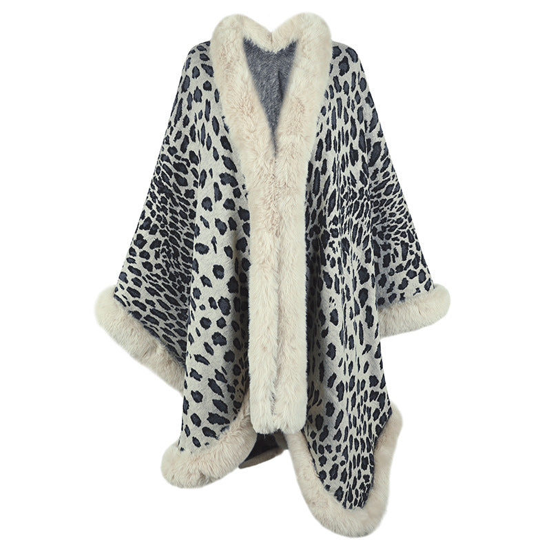 Damen kuscheliger Poncho mit luxuriösem Kunstfellbesatz und Leopardenmuster ModeGeist