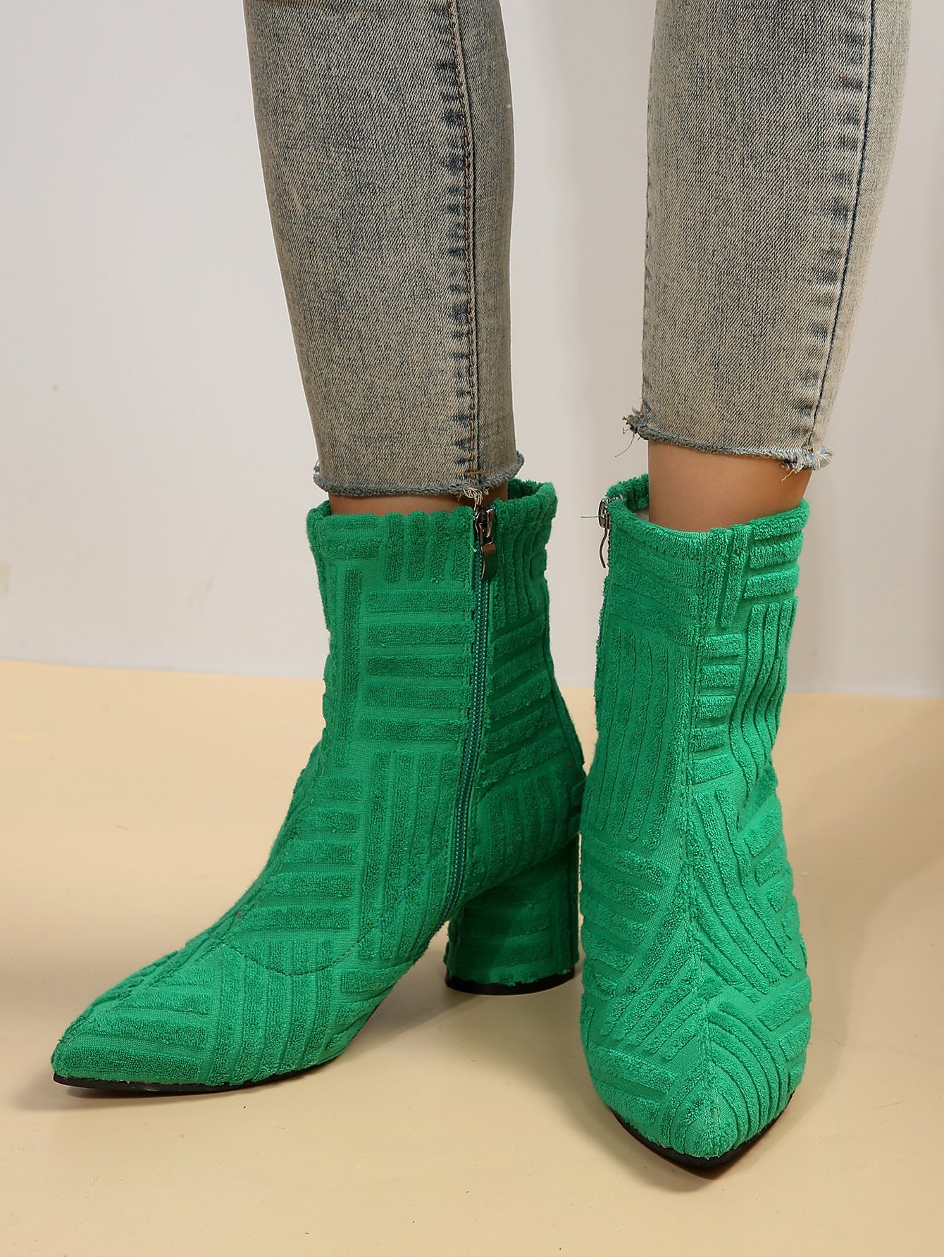 Damen Stiefeletten mit zeitgemäßem Strickdesign und komfortablem Blockabsatz ModeGeist