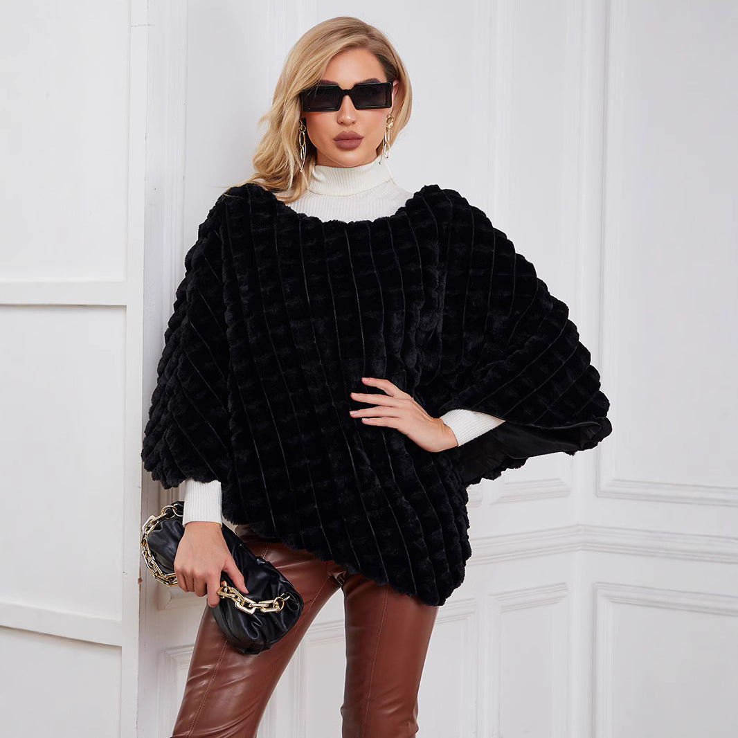 Damen Flauschiger Kunstpelzponcho mit strukturiertem Design und weichem Innenfutter ModeGeist - ModeGeist