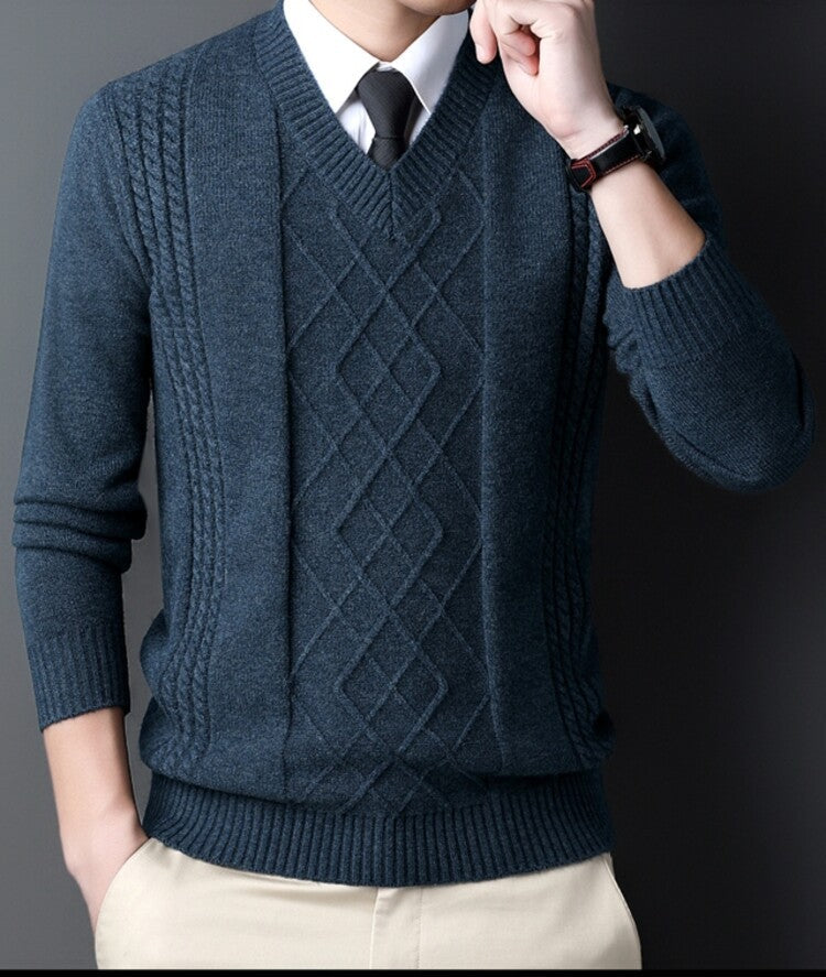 Herren V-Ausschnitt Pullover im modernen Zopfmuster ModeGeist