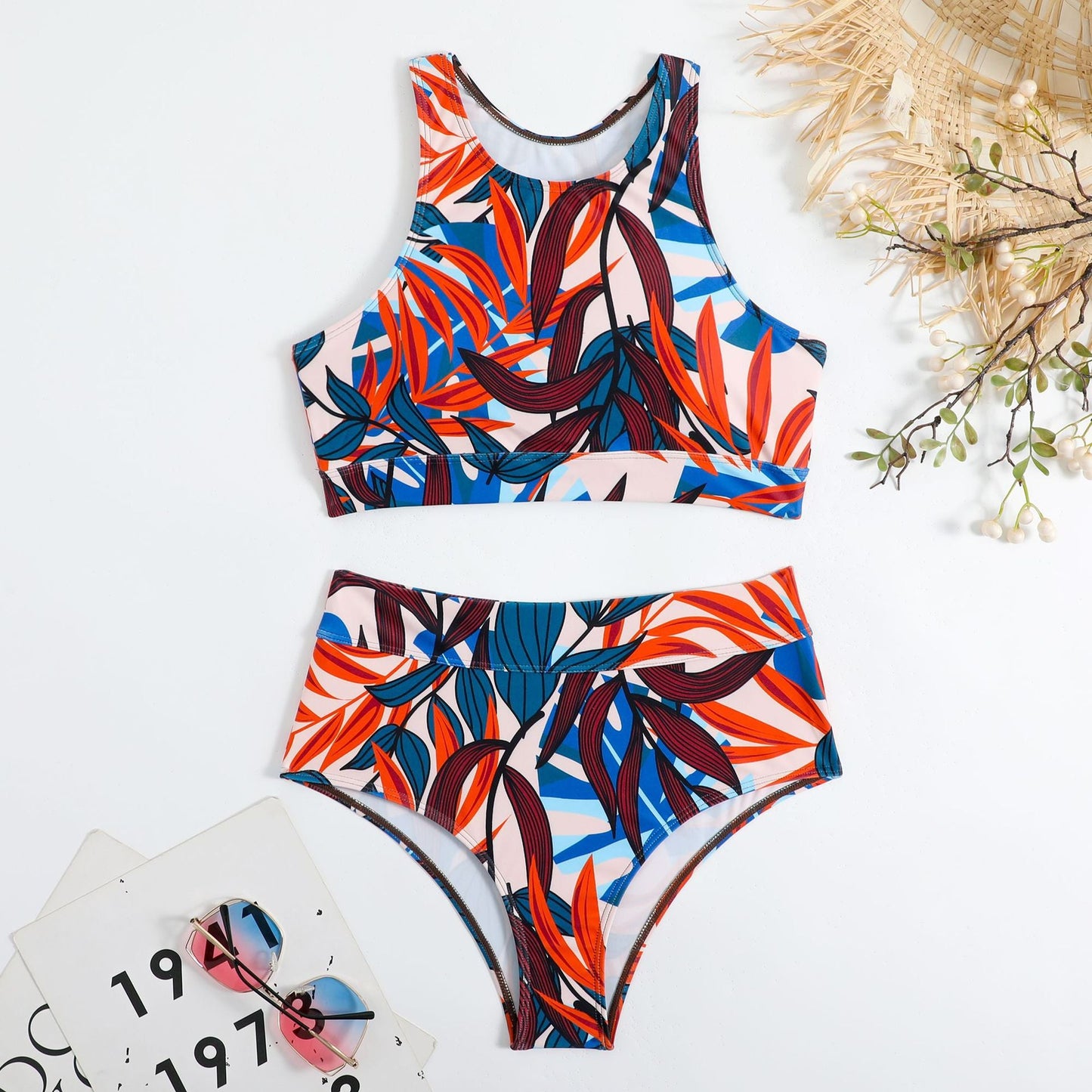 Sportlicher Damen-Bikini mit hohem Bund und bequemem Oberteil von MODEGEIST