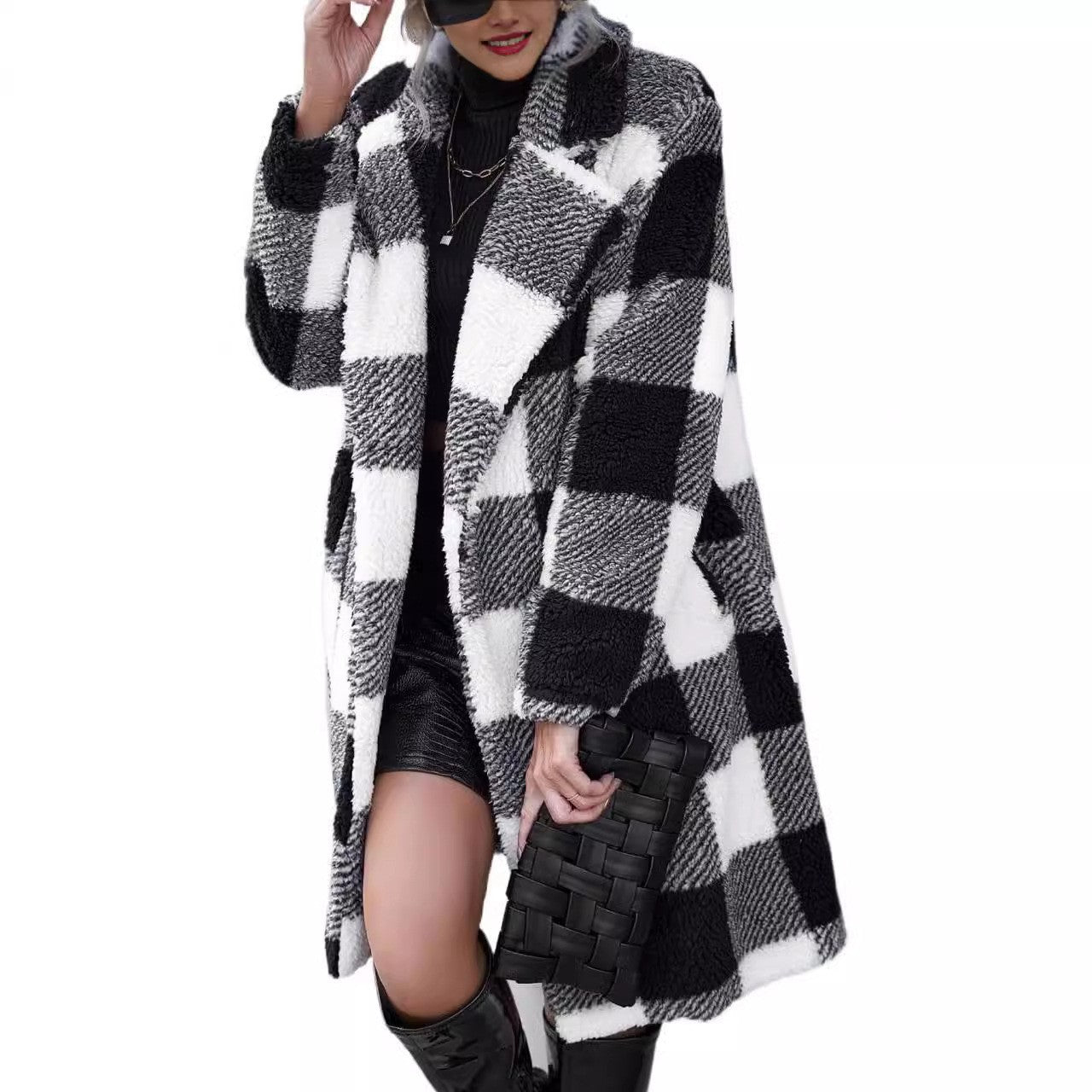 ModeGeist | Langer Mantel - Oversized Fit - Sherpa Textur - Karomuster - Reverskragen