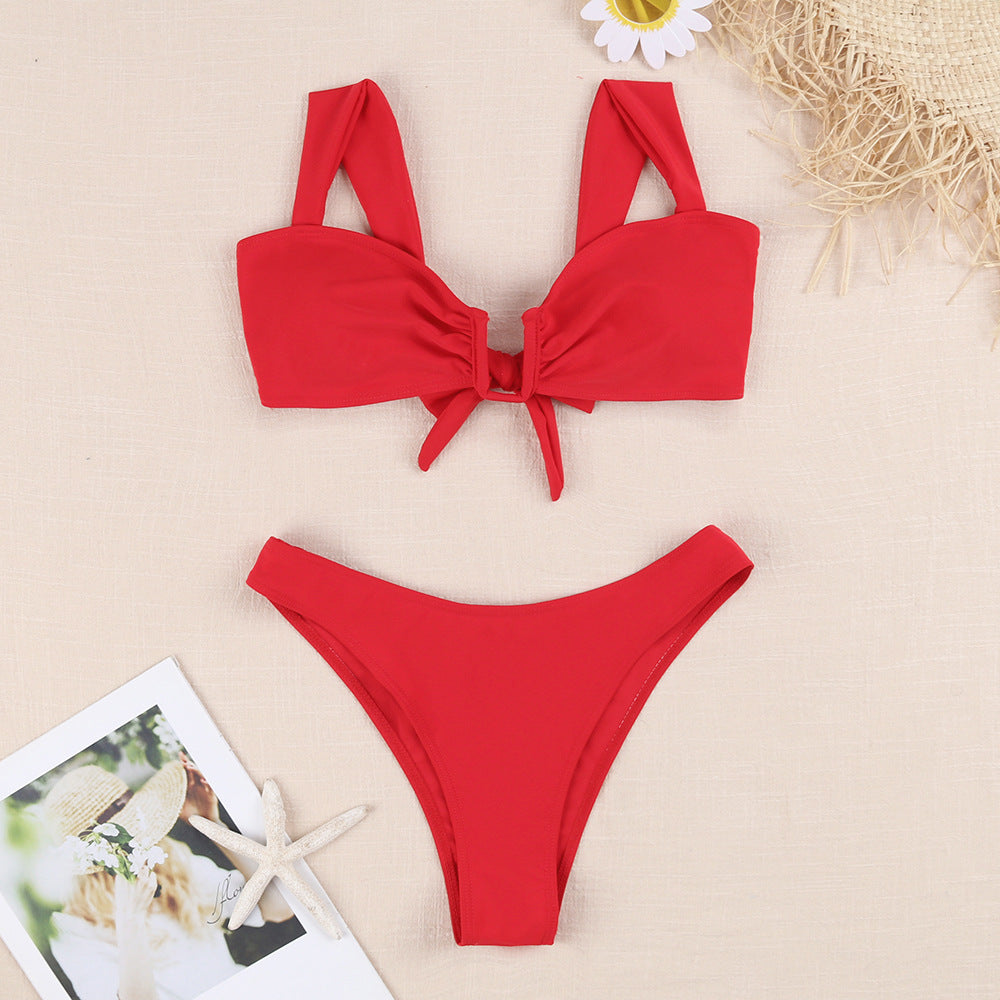 Modischer Damen-Bikini mit Blumenmuster und schönem Knoten