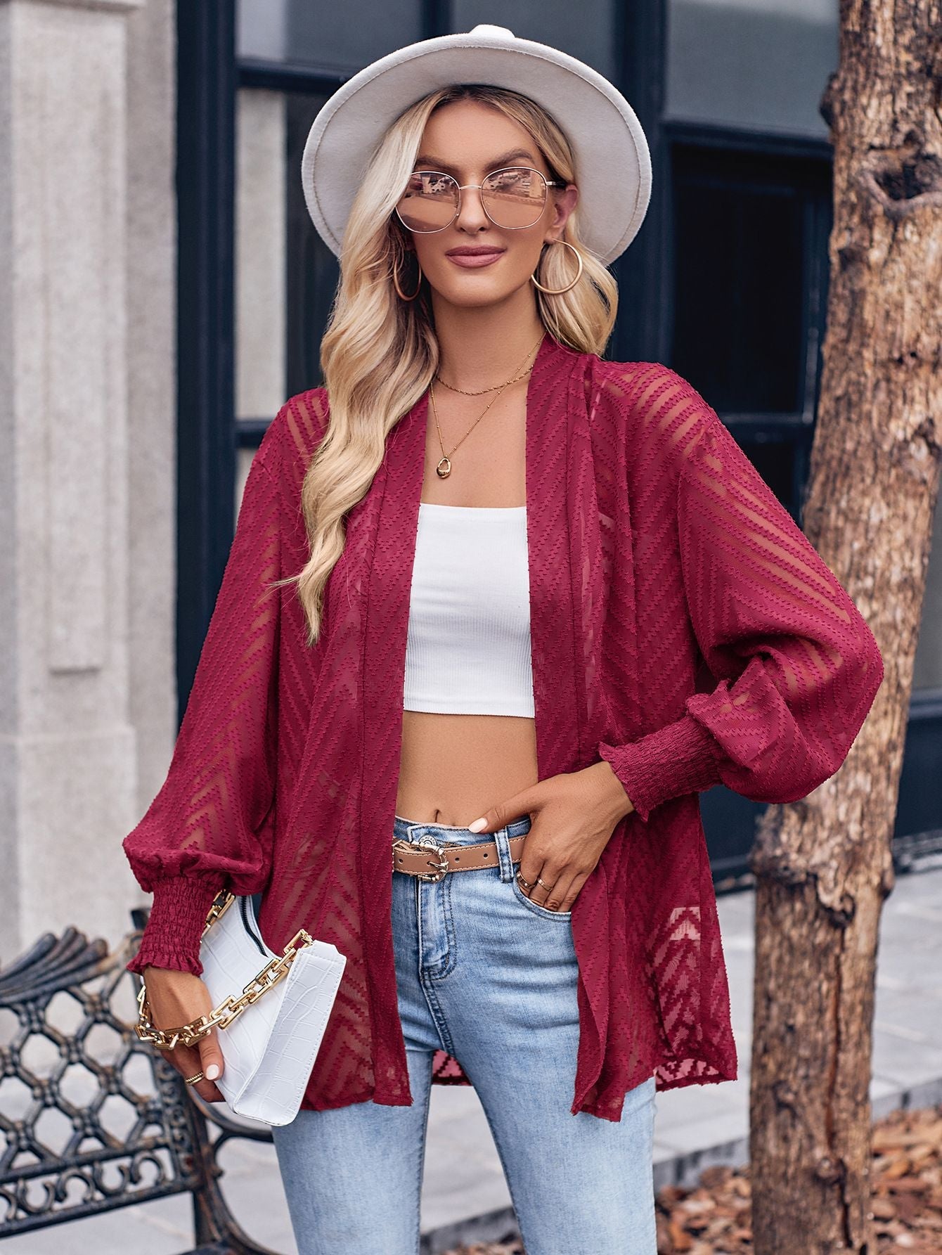 Modische Kimono-Jacke für Damen mit luftigem Zickzackmuster und eleganten Trompetenärmeln von MODEGEIST