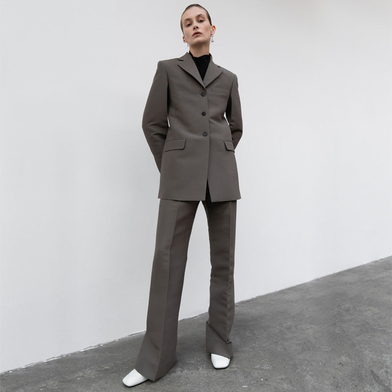 Modern geschnittenes, elegantes Damen Business-Anzugset mit schmalem Revers von MODEGEIST