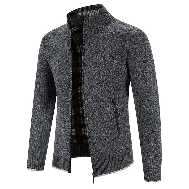 Herren Strickjacke mit hohem Kragen und praktischen Reißverschlusstaschen ModeGeist