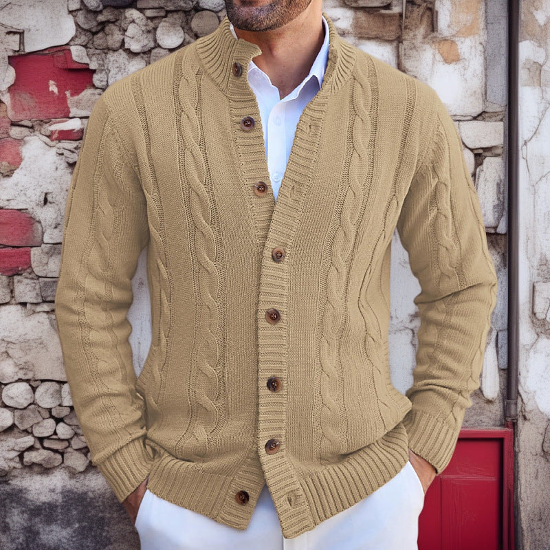 Herren Strickjacke mit Zopfmuster und umschlagbarem Kragen ModeGeist