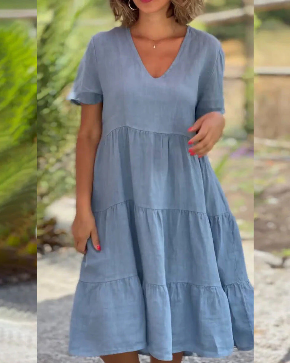 langes Damenkleid mit V-Ausschnitt und weitem Rock von MODEGEIST