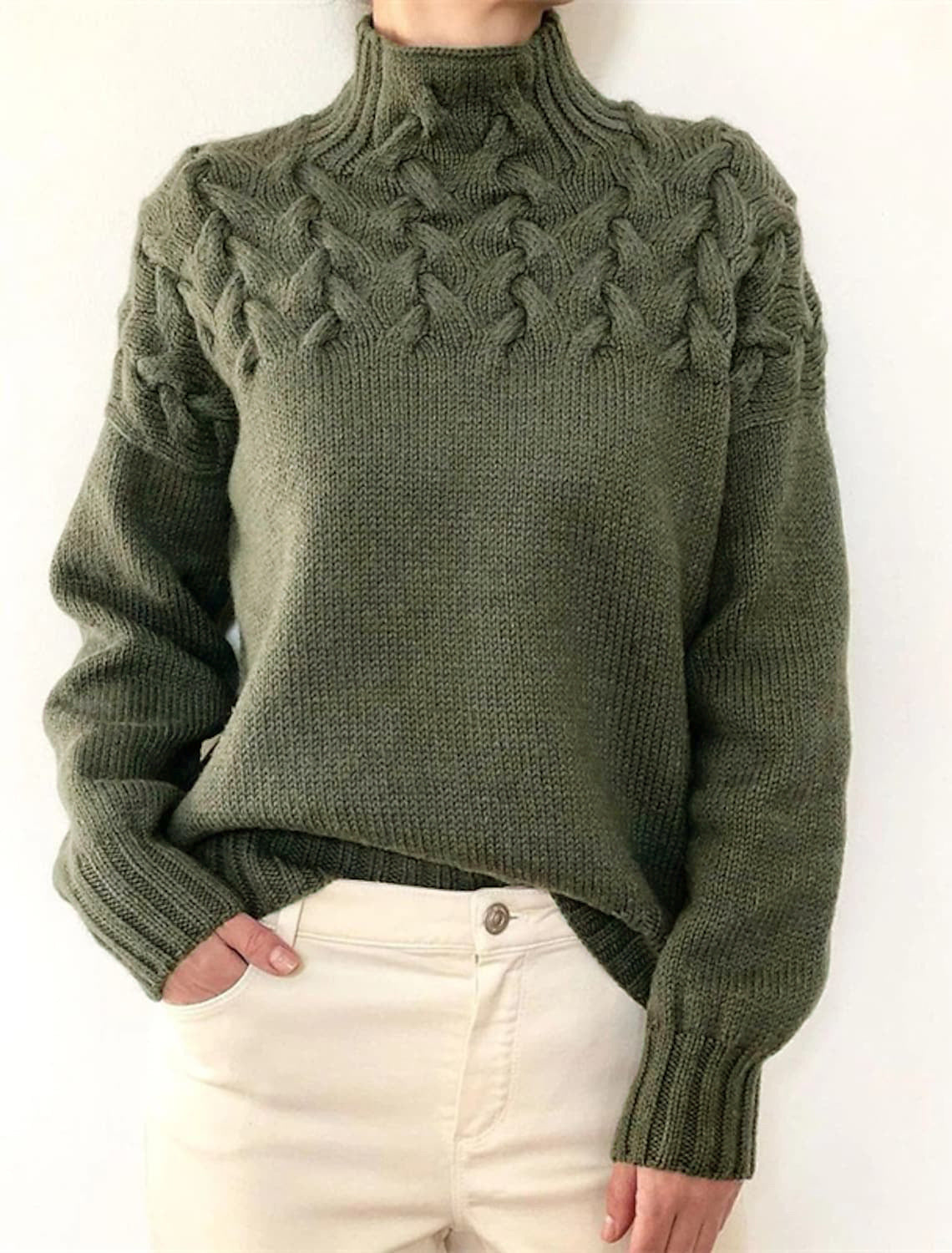 Damen Grobstrickpullover mit Stehkragen und Zopfmuster ModeGeist