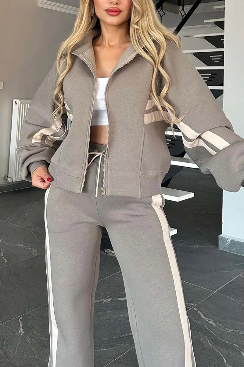 ModeGeist | Gestreifte Zip up Cropped Sweatshirtjacke und Sporthose Zwei Teile Satz
