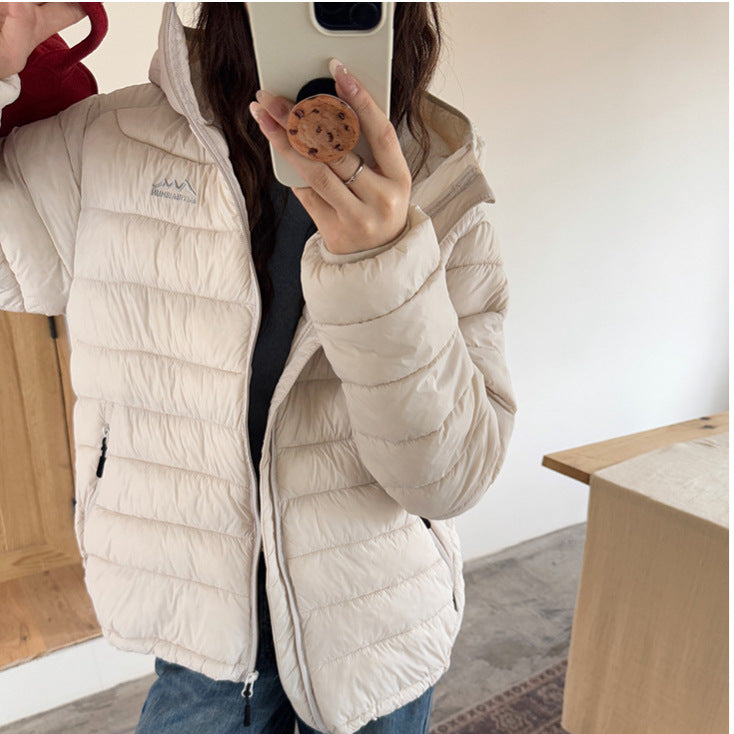 Damen ultraleichte Pufferjacke mit abnehmbarer Kapuze und elastischem Saum ModeGeist