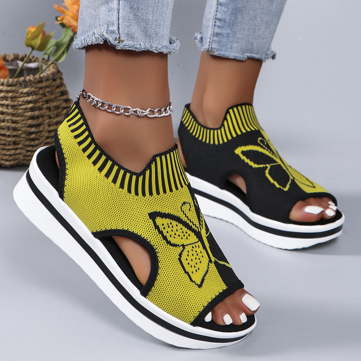 Modische Damen Plateau-Sandalen mit Blumenmuster und rutschfester Sohle von MODEGEIST