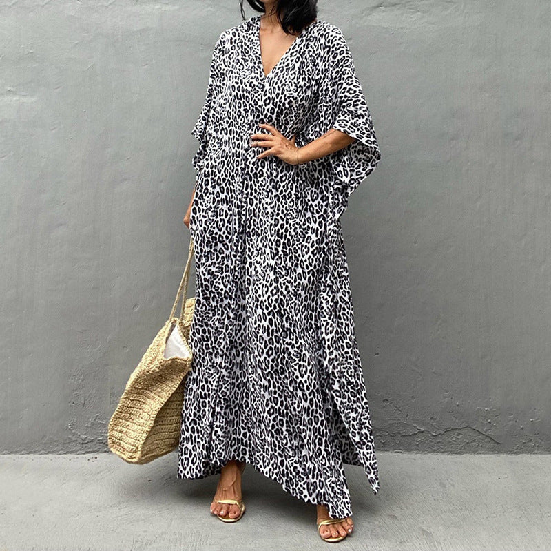 Elegantes, lässiges Maxikleid mit Tierprint und asymmetrischem Saum von MODEGEIST