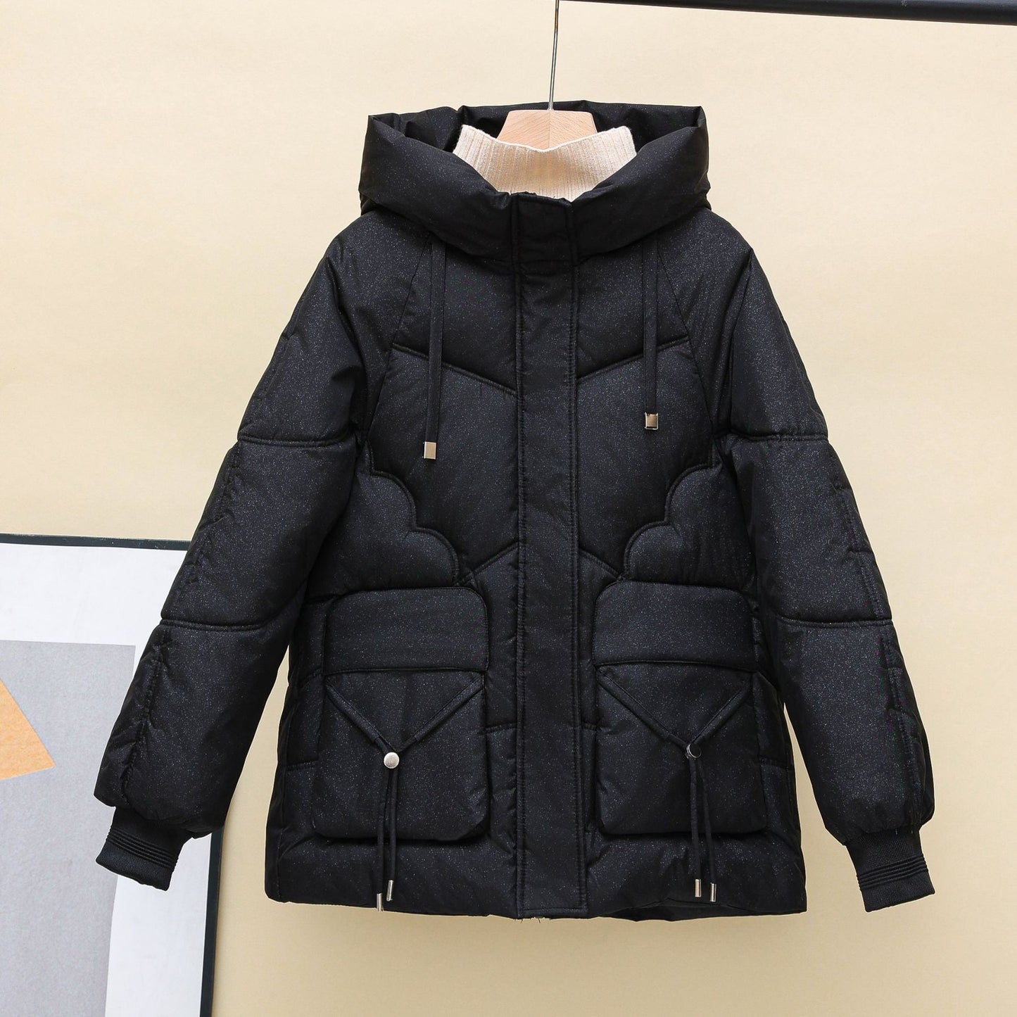 Damen gesteppte Winterjacke mit Kapuze und Herzdetails ModeGeist