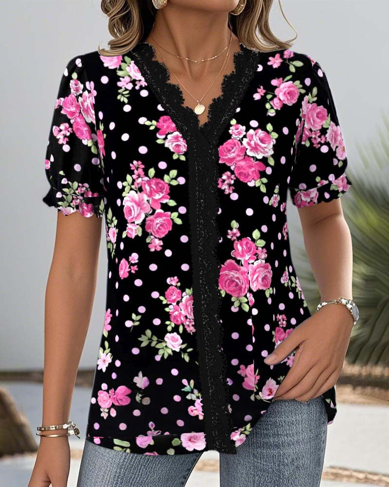 Modebewusste Damenbluse mit Blumenmuster und edler Spitze