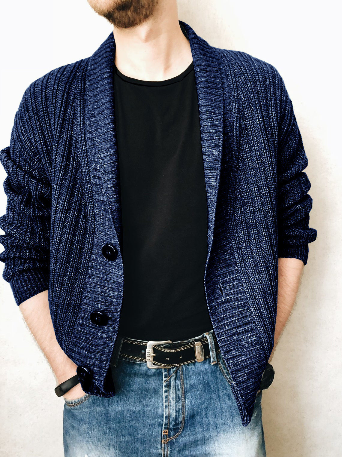 Herren Strickjacke mit tiefem Kragen ModeGeist