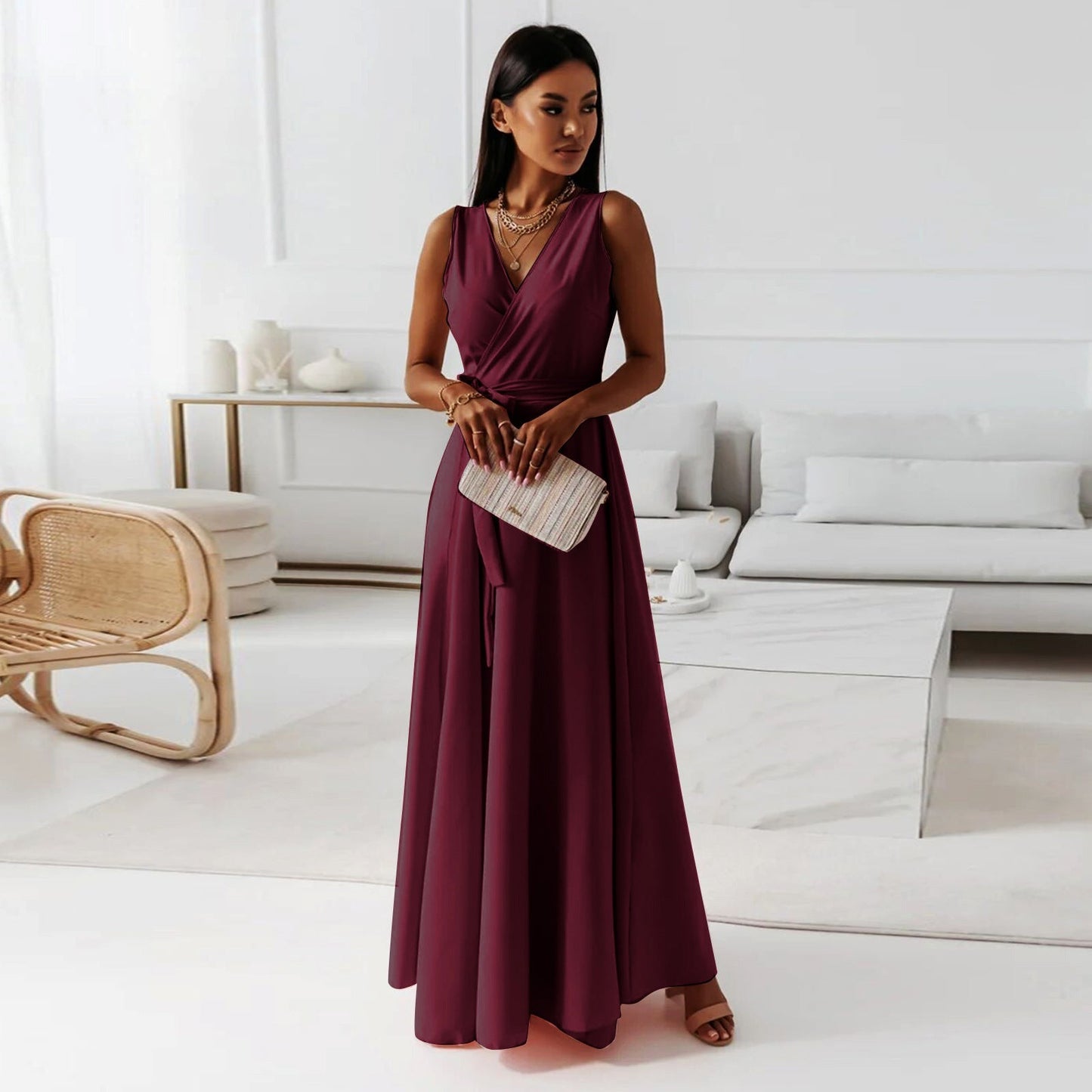 Langes unifarbenes Damenkleid mit V-Ausschnitt von Franziska