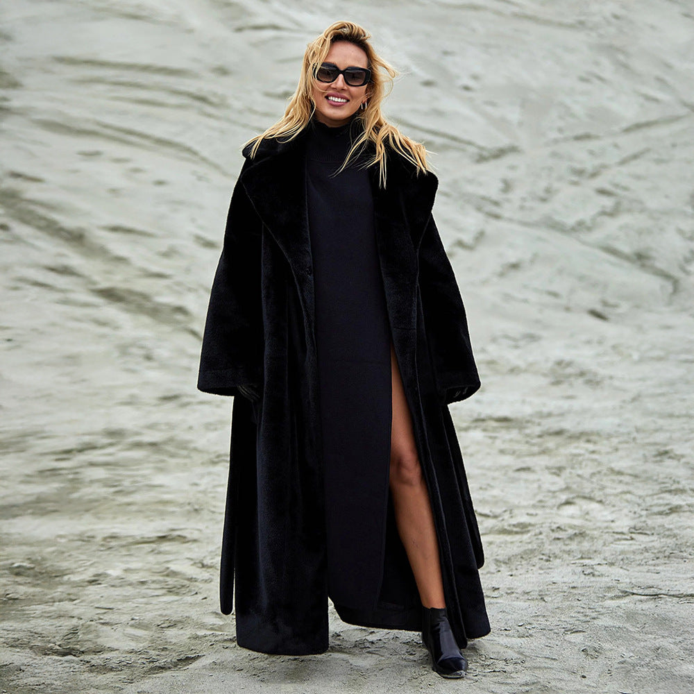 Damen Eleganter, gefütterter Wintermantel mit breitem Revers ModeGeist