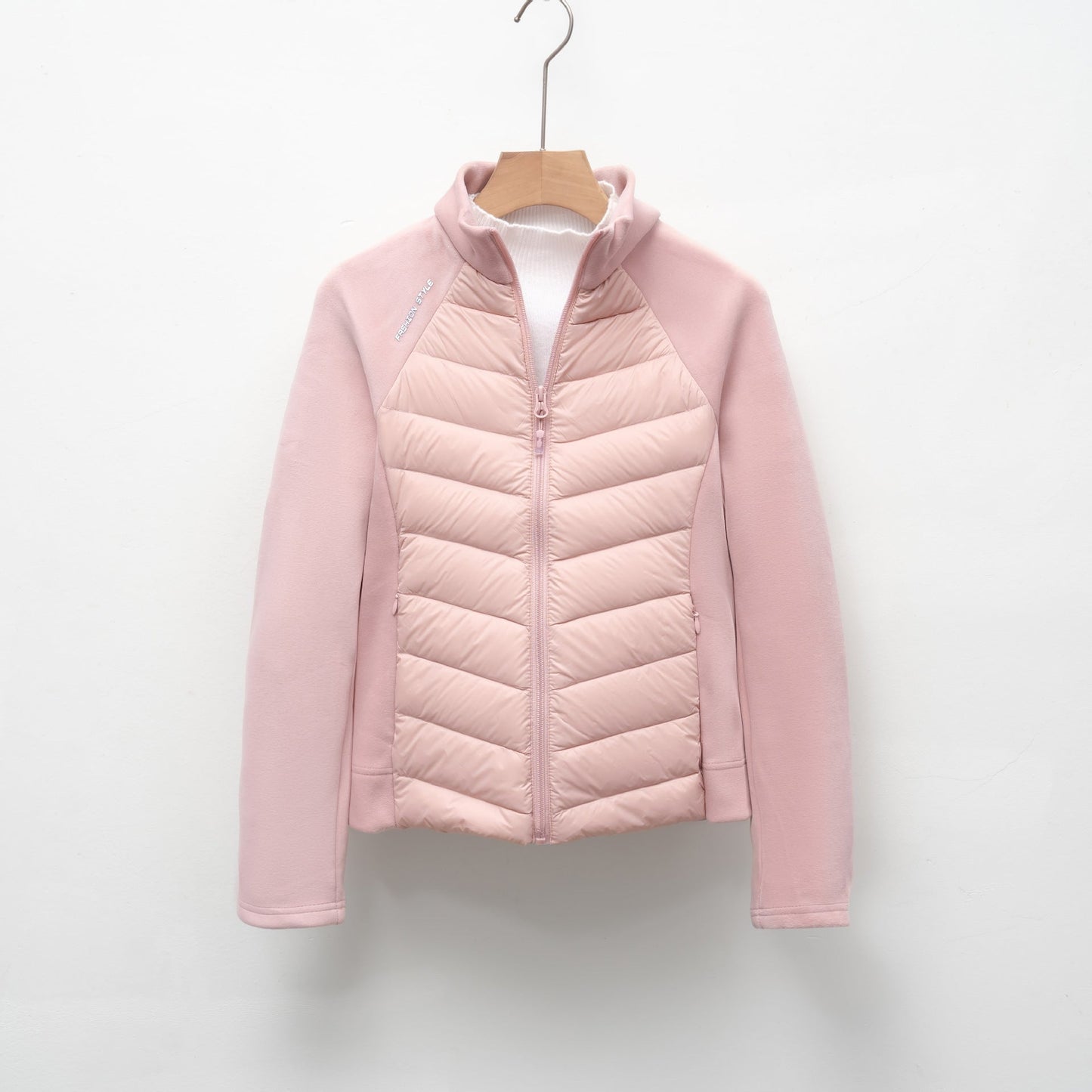 Damen gesteppte Sportjacke mit hohem Kragen und funktionalen Reißverschlusstaschen ModeGeist