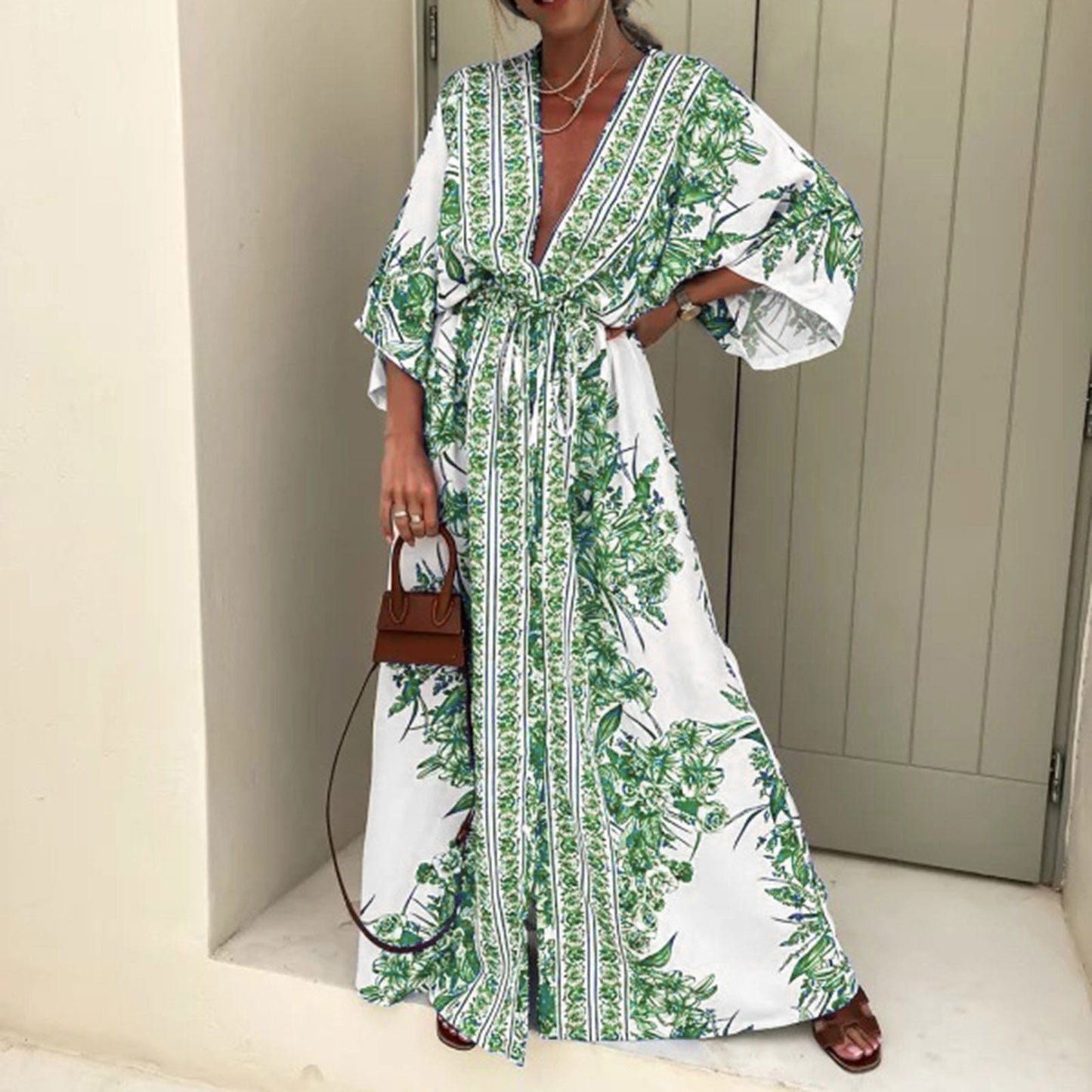 Eleganter Damen-Kaftan mit luftigem Schnitt, Blumenmuster und edlen Details von MODEGEIST