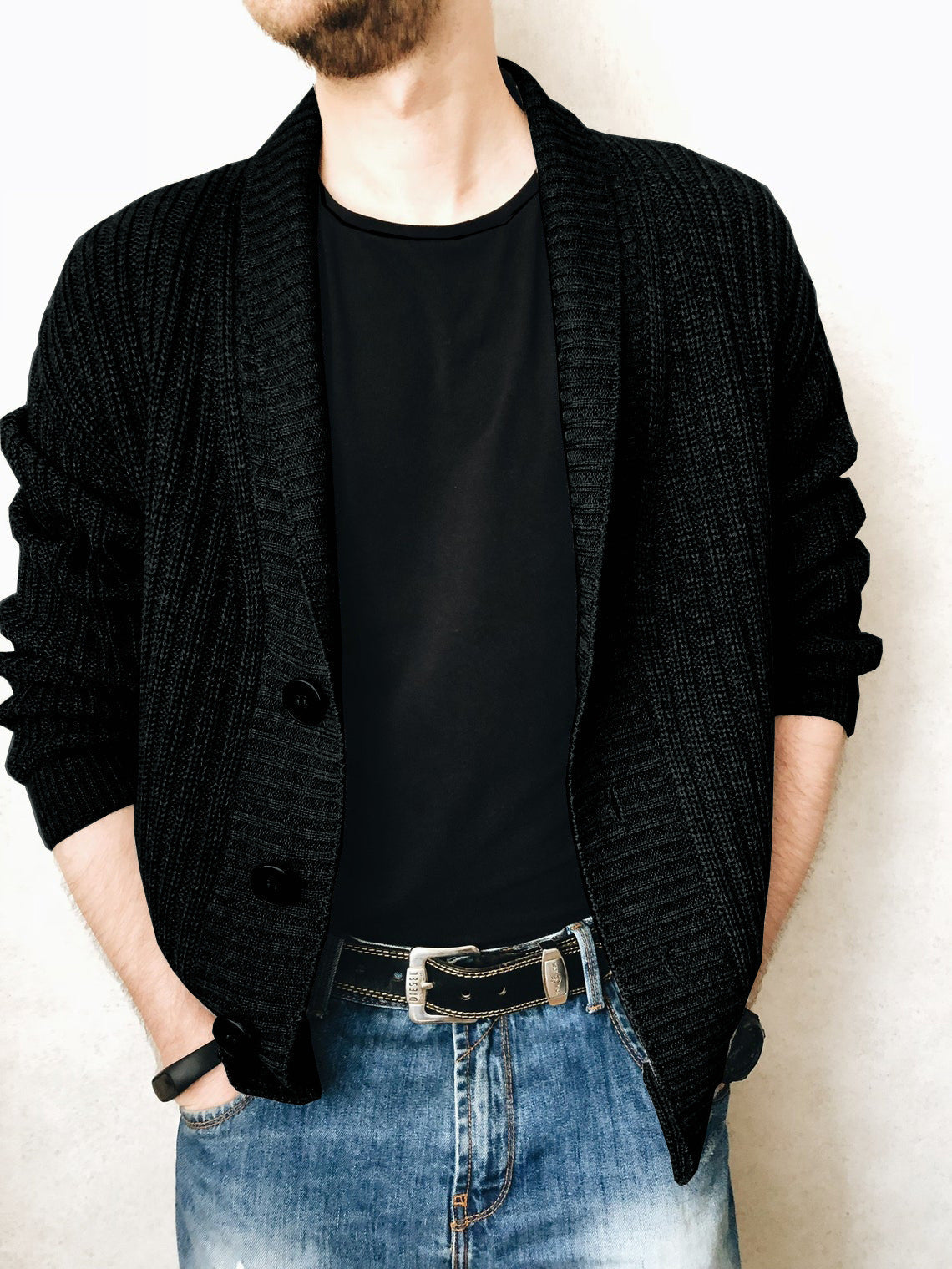 Herren Strickjacke mit großem Kragen und dekorativen Knöpfen ModeGeist