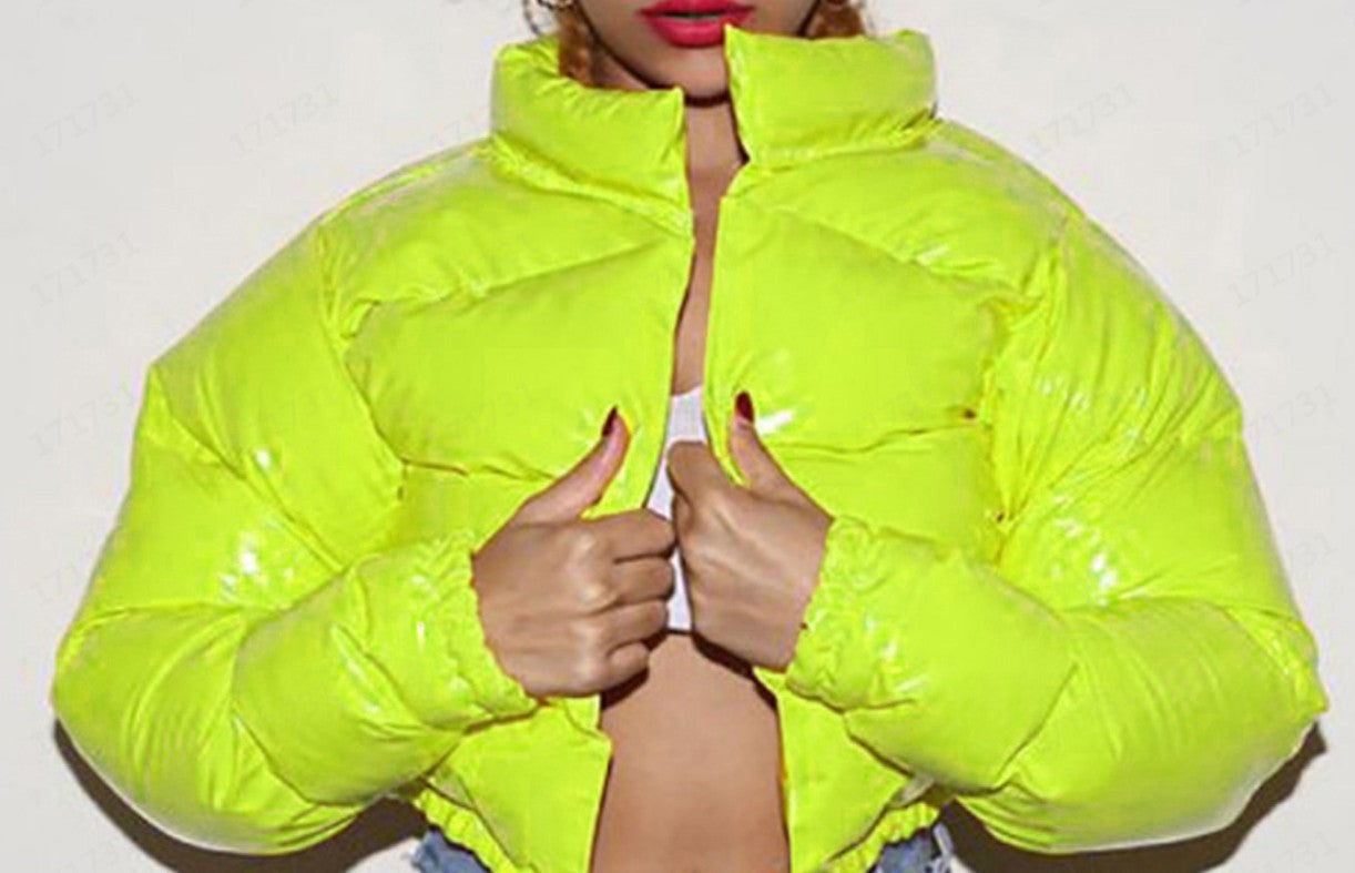 Damen modische kurze Steppjacke mit glänzendem Finish ModeGeist