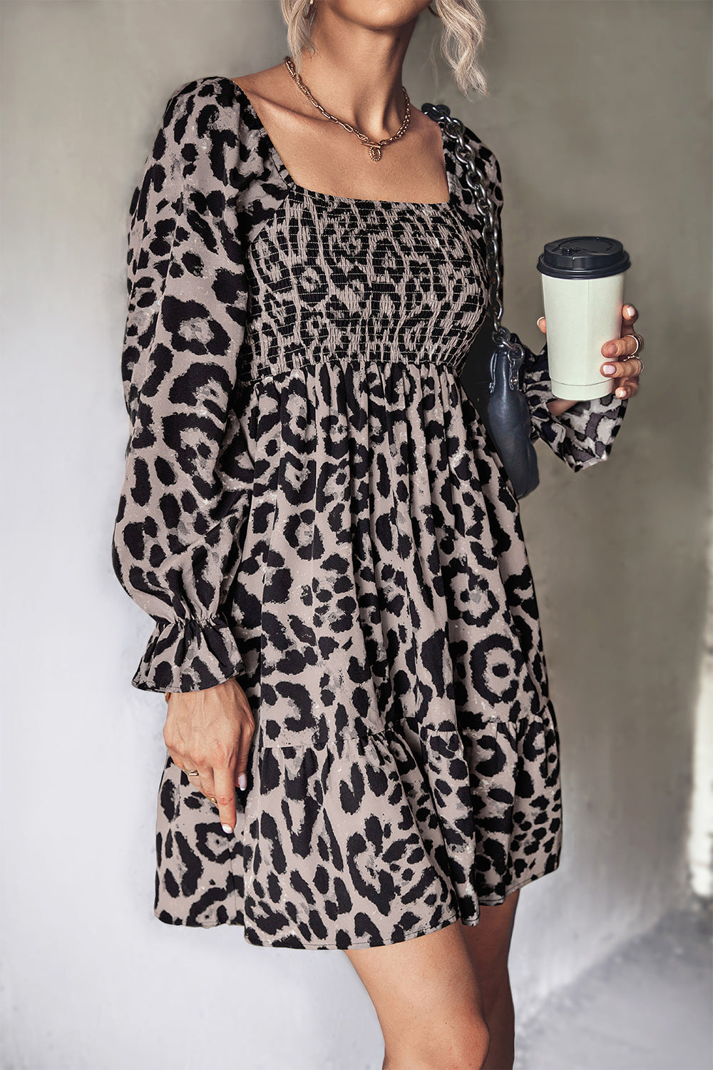 Damen Wickelkleid mit modernem Leopardenmuster und elastischem Taillenband ModeGeist