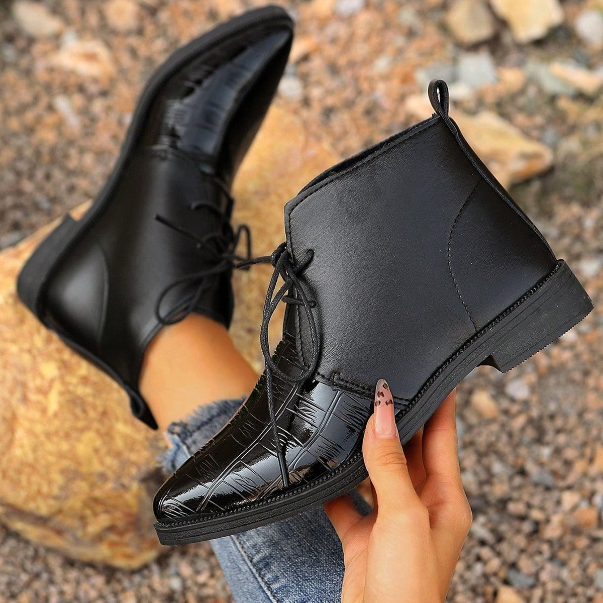 Damen modische stiefeletten mit glänzenden Akzenten und Schnürung ModeGeist