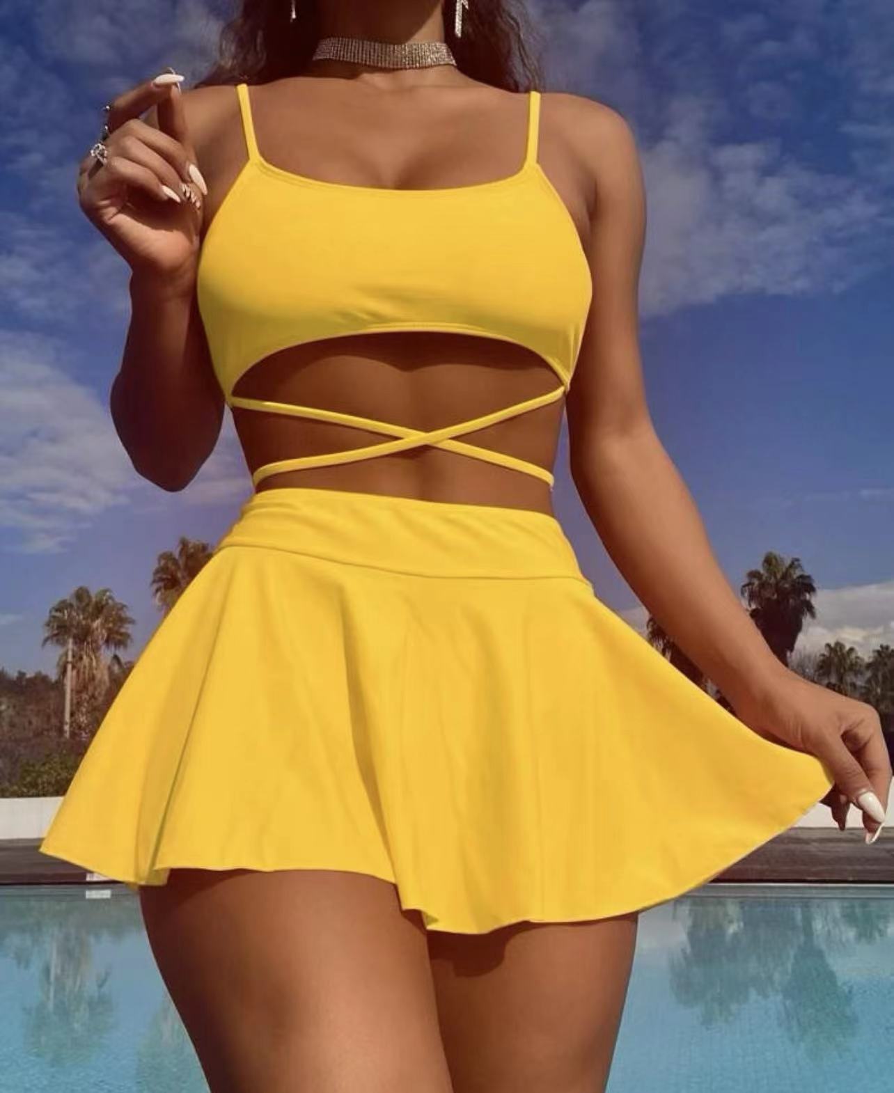 Sporty Women's Swimsuit Skirt Set MODEGEIST