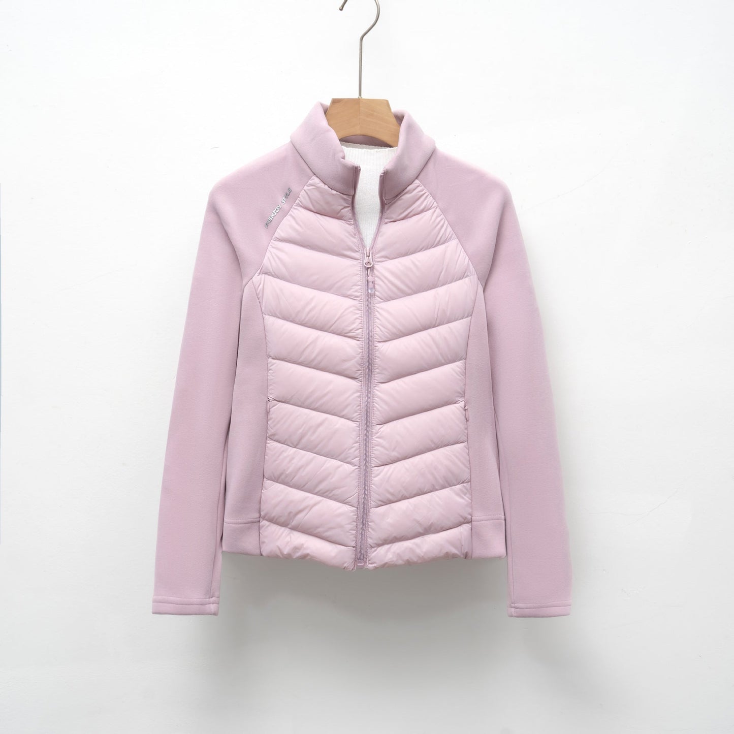 Damen gesteppte Sportjacke mit hohem Kragen und funktionalen Reißverschlusstaschen ModeGeist