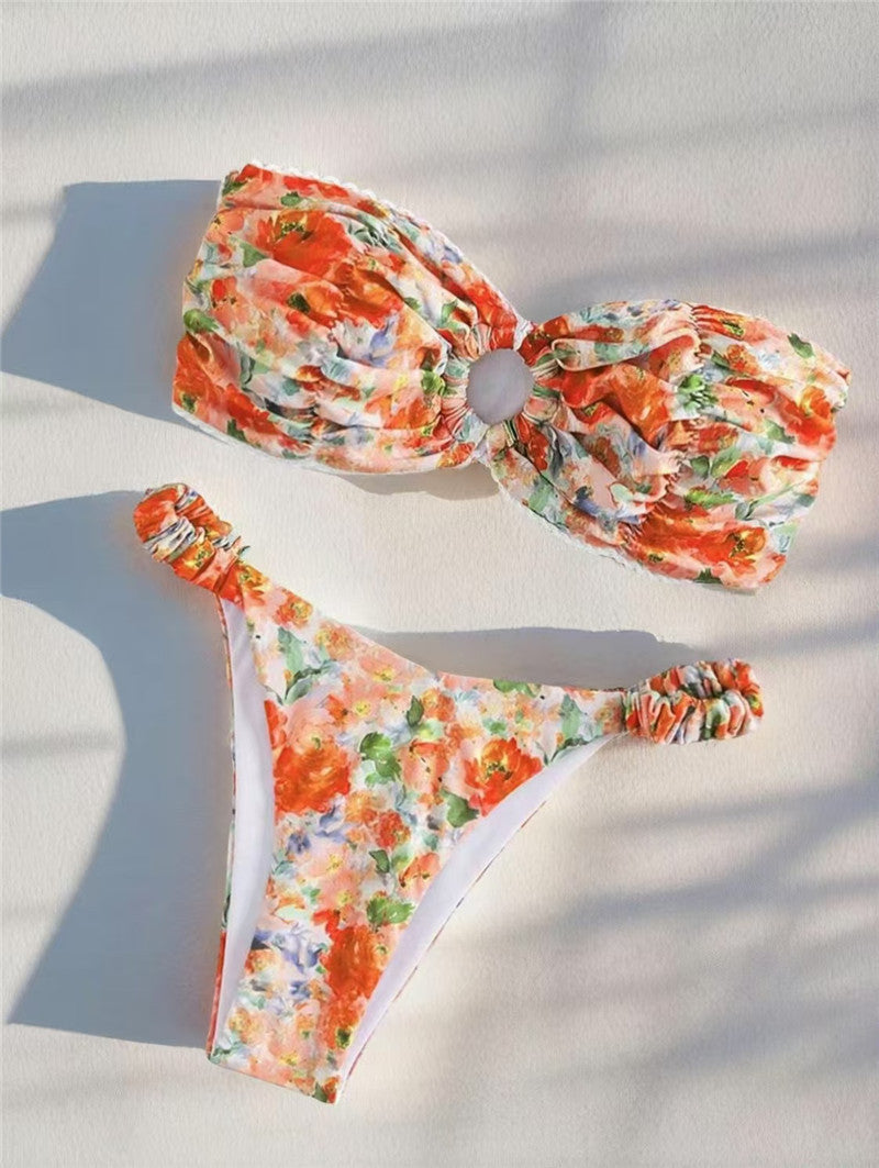 Modischer Damen-Bikini mit Blumenmuster und Rüschen