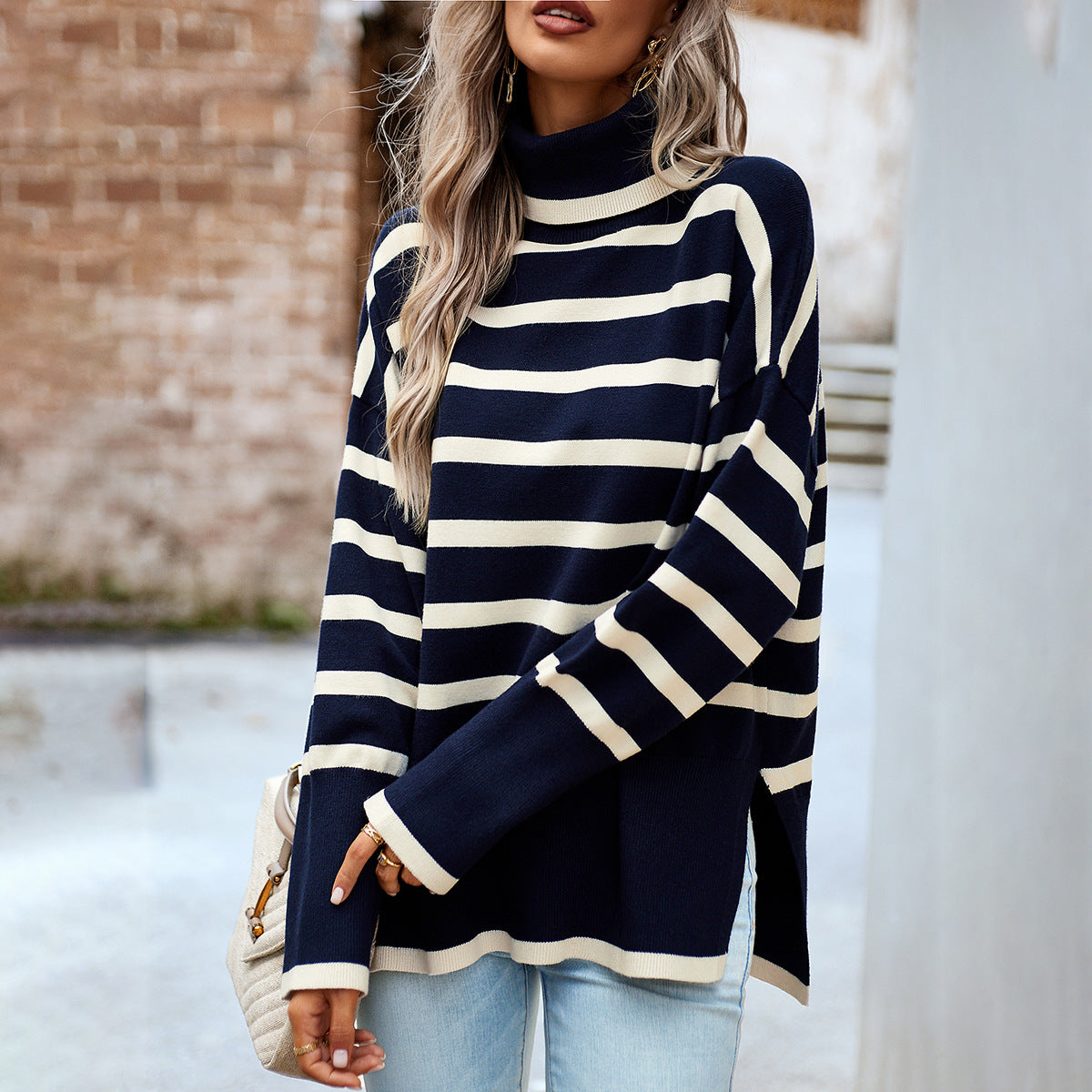 ModeGeist | Gestreifter Rollkragen-Winterpullover